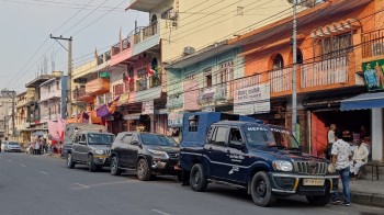 गृहमन्त्रीबाटै निर्वाचन आचारसंहिता उल्लंघन, भोट माग्न सुरक्षाकर्मीको दुरुपयोग 