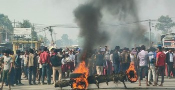 टिप्परको ठक्करले किशोरीको मृत्यु भएपछि सप्तरीको रुपनीमा स्थिति तनावपूर्ण, पूर्व–पश्चिम राजमार्ग ठप्प