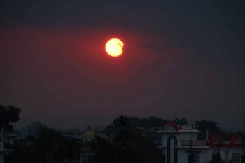 नेपालका अधिकांश भागमा सूर्य ग्रहण, यस्तो देखियो ग्रहणमा सूर्य 