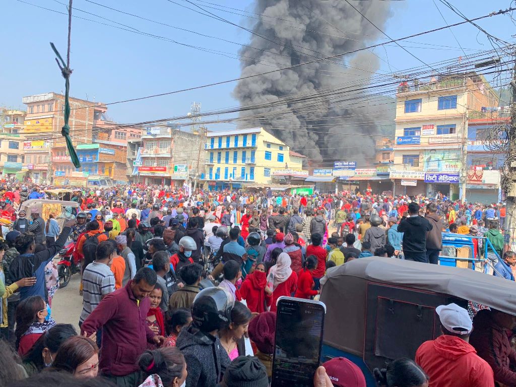 तनहुँको दमौलीमा लागेको आगो साढे तीन घण्टापछि नियन्त्रणमा